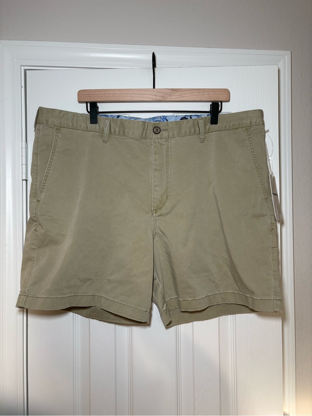 NWT Tommy Bahama Boracay 6” Khaki Shorts Size 40
